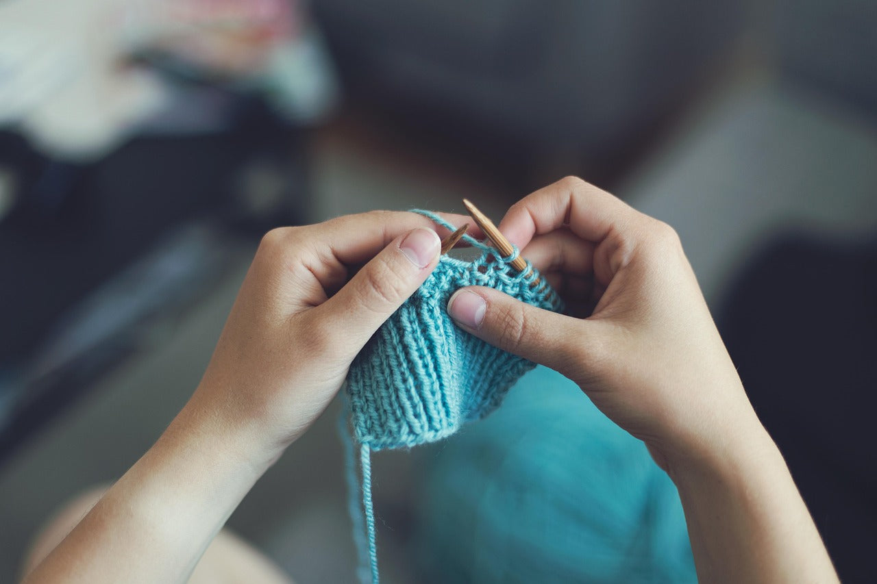 Slow Fashion and Hand Knitting: A Sustainable and Creative Alliance