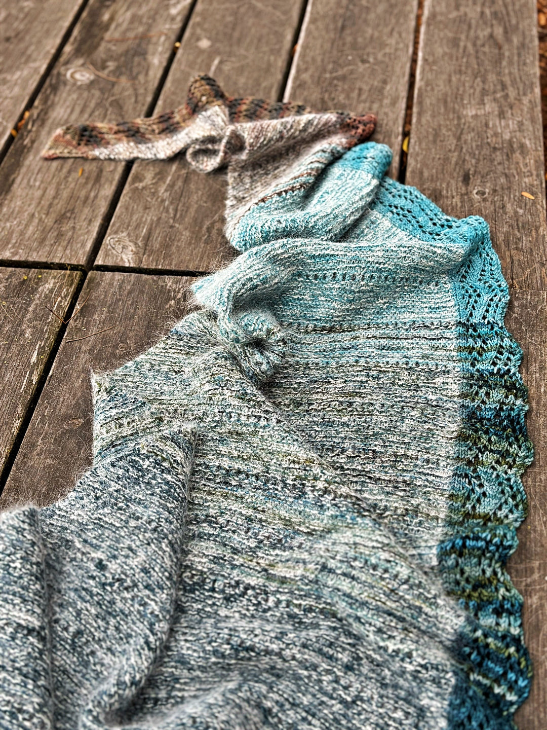 Bow River Shawl | Knitting pattern with or without yarns