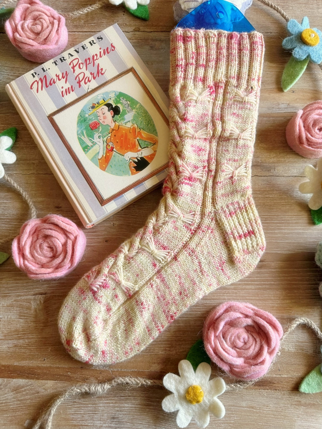 Lever de Rideau Socks | Free Knitting Pattern and Optional kit