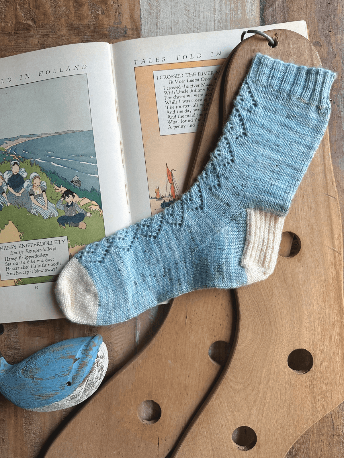 ♥ Water Slide Socks ♥ - KNITTING PATTERN - Biscotte Yarns