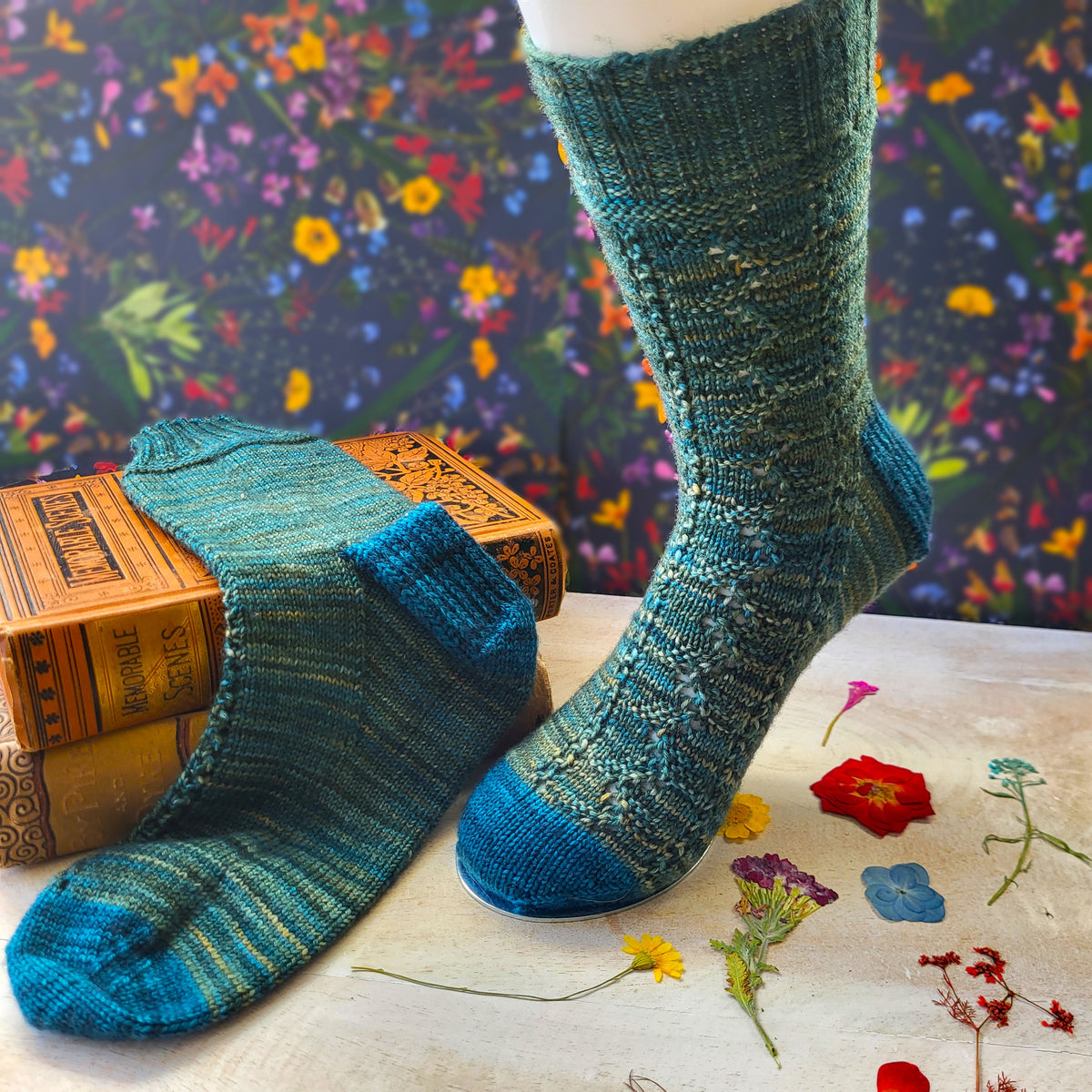 Garter Vines Socks | Knitting pattern and knitting kits