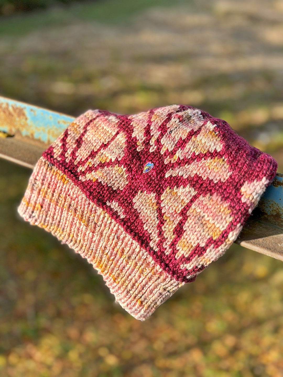 Beanie La dame aux Camélias | Knitting pattern and Optional kit