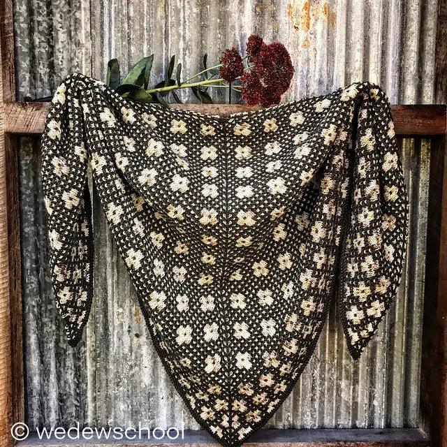Pressed Flowers shawl | Knitting kits - Biscotte Yarns