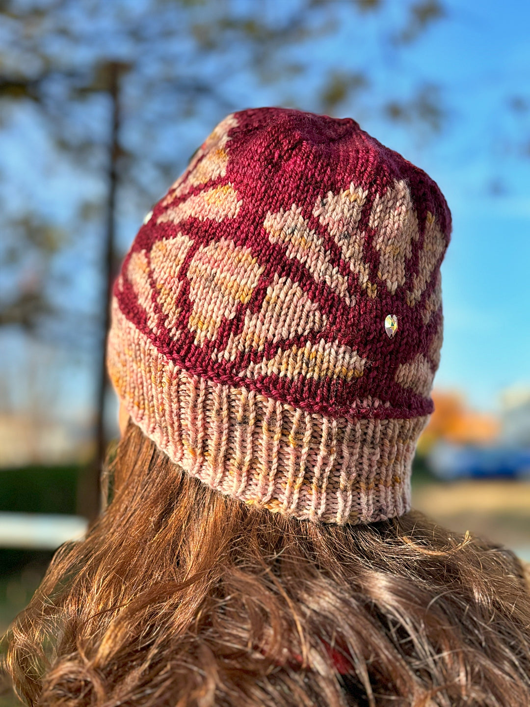 La dame aux Camélias Beanie | Knitting pattern with or without yarns