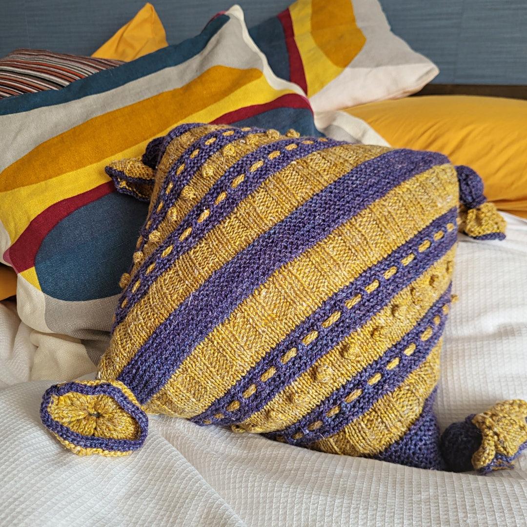 Textured Diagonal Stripes Pillow - KNITTING PATTERN - Biscotte Yarns