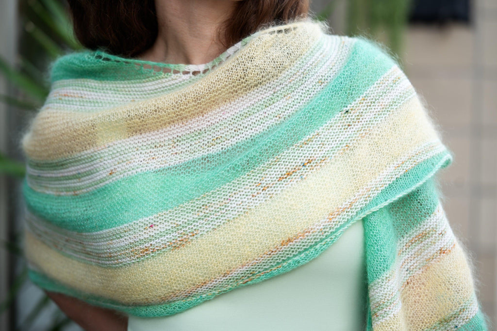Echo shawl knitting pattern