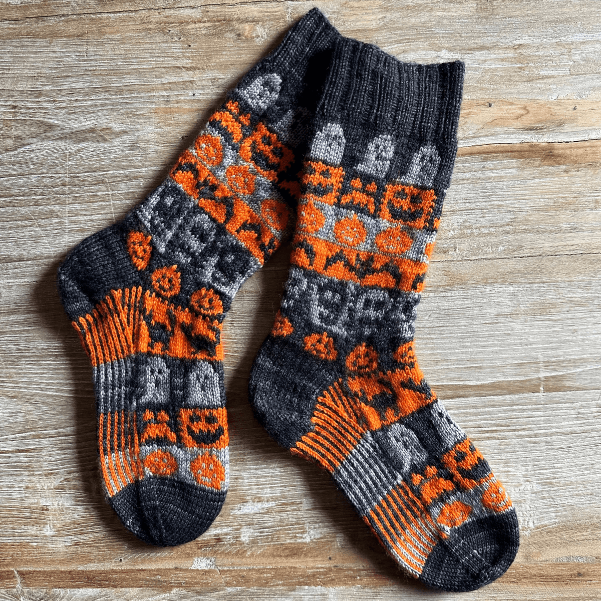 Halloween socks knitting kit