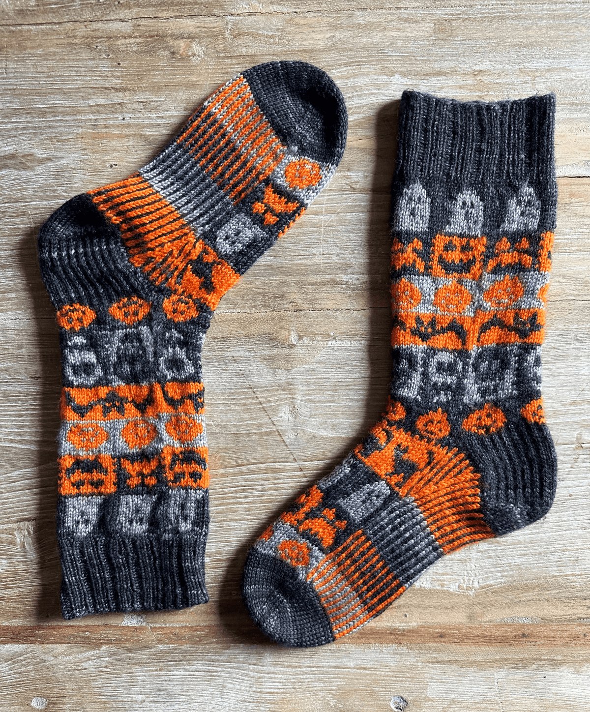 Halloween socks knitting kit