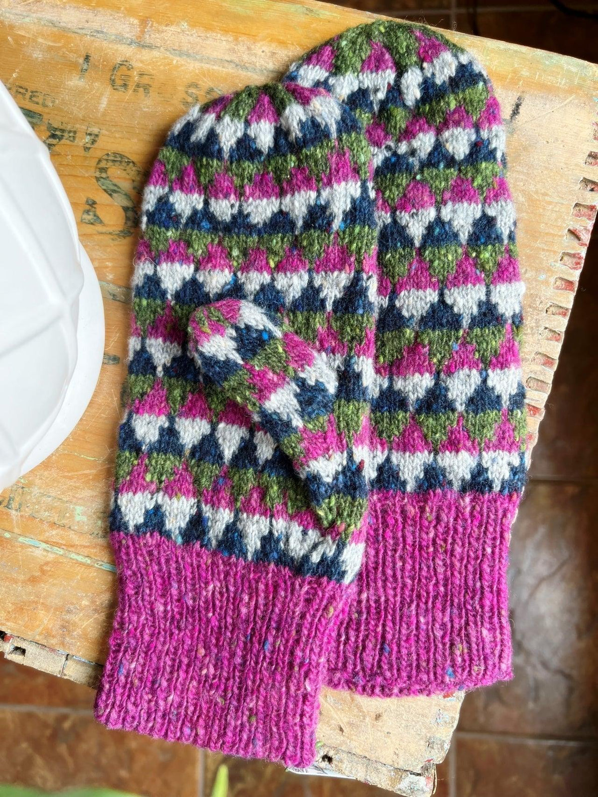 Free pattern DISPERSION MITTENS - Biscotte Yarns