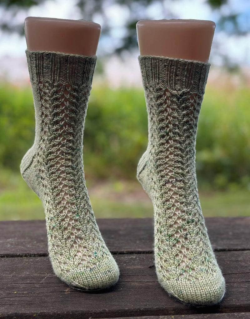 Spring Bloom Socks | Knitting pattern and Optional kits