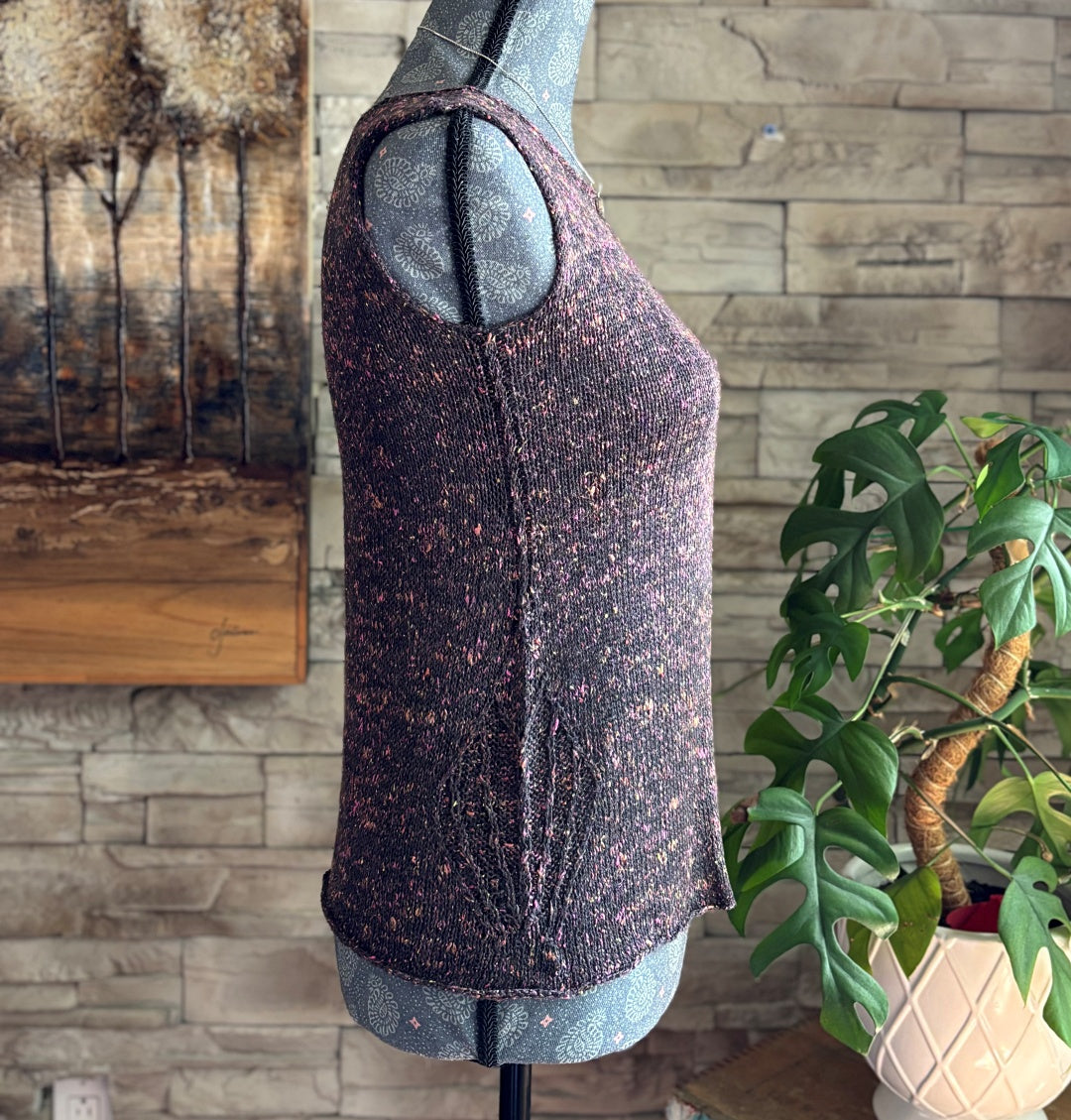 Queen Of Spades Sleeveless Pullover | Knitting pattern and Optional kits