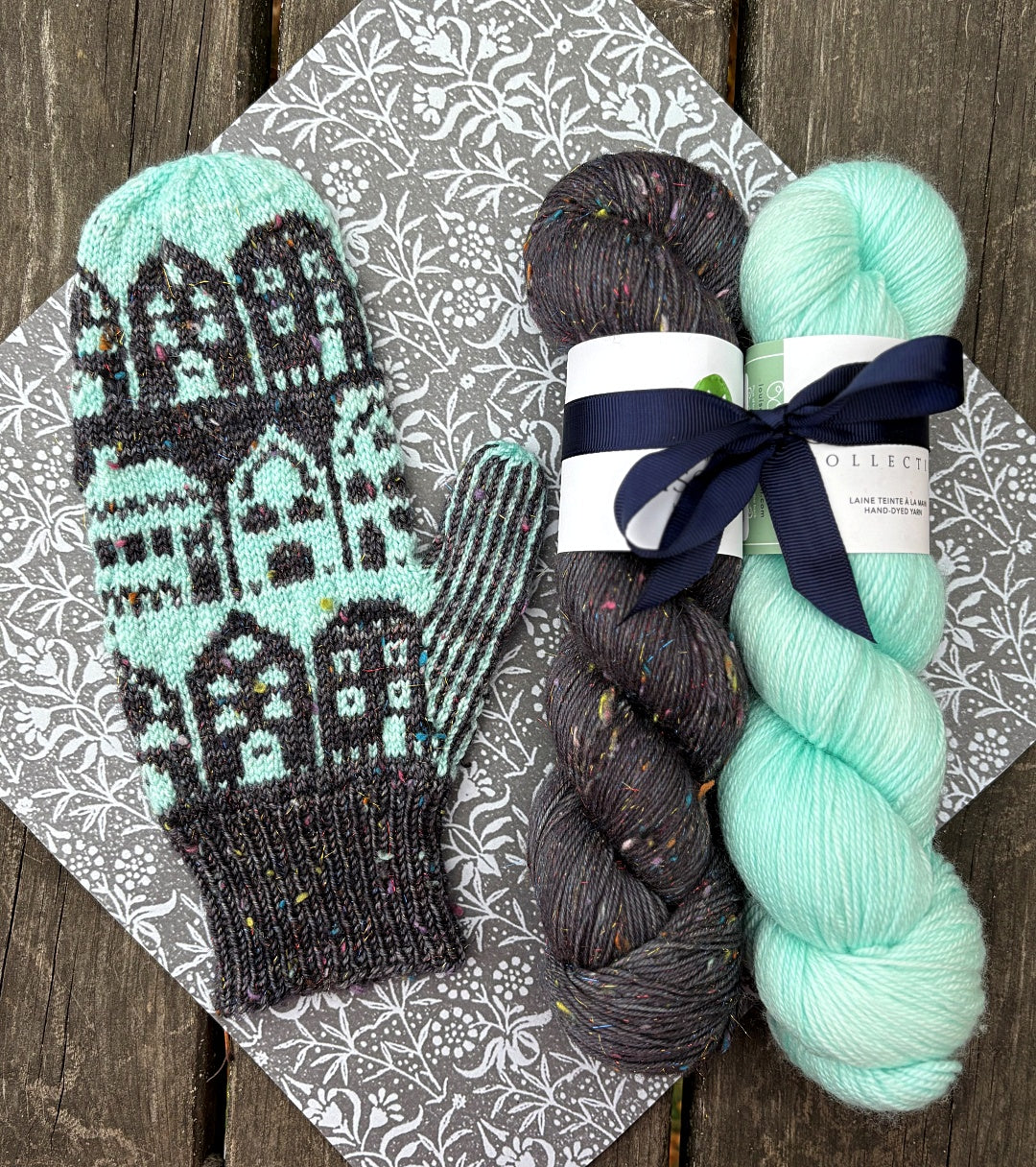 Les Gens De La Ville Mittens | Knitting pattern and Optional kits