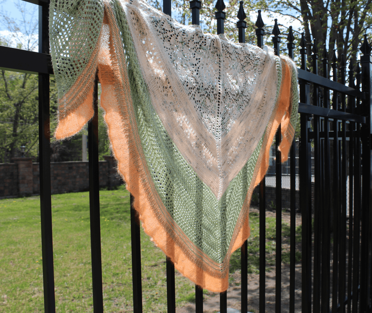 Shawl pattern to knit - Life in Full Bloom