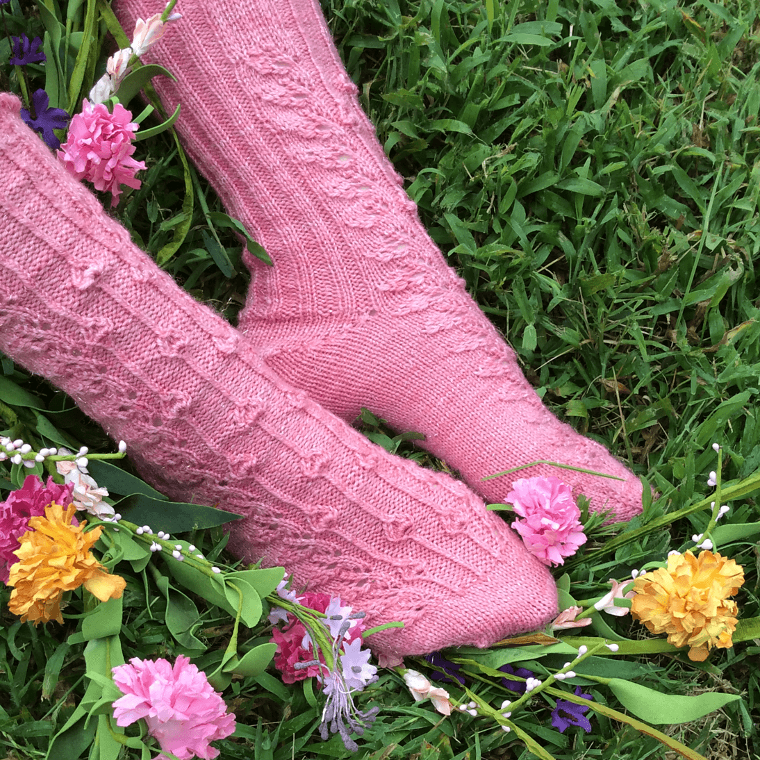 Socks pattern Little flowers - Biscotte Yarns