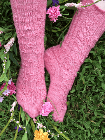 Socks pattern Little flowers - Biscotte Yarns