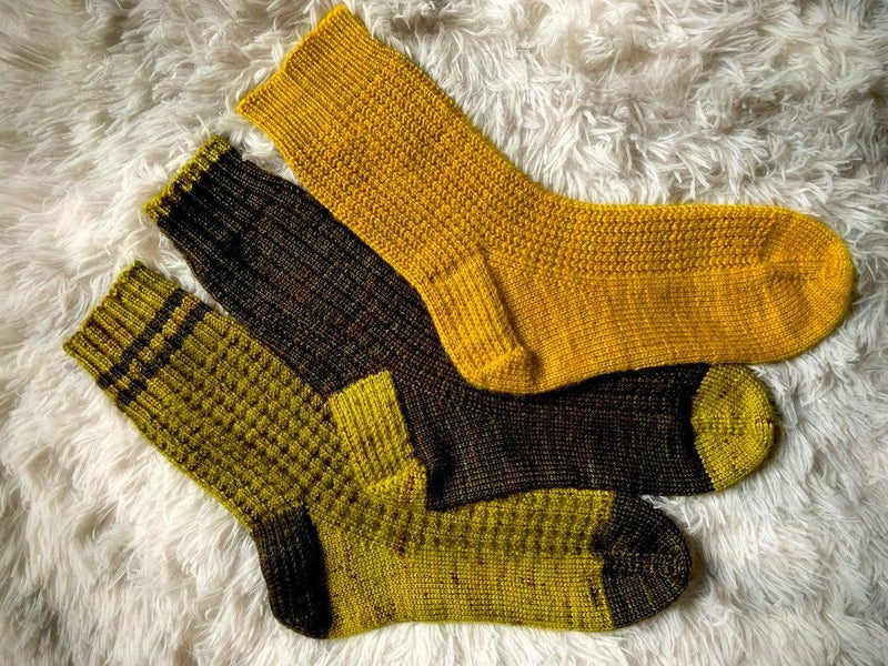 Broken Ribs Socks Set | Knitting pattern - Biscotte Yarns