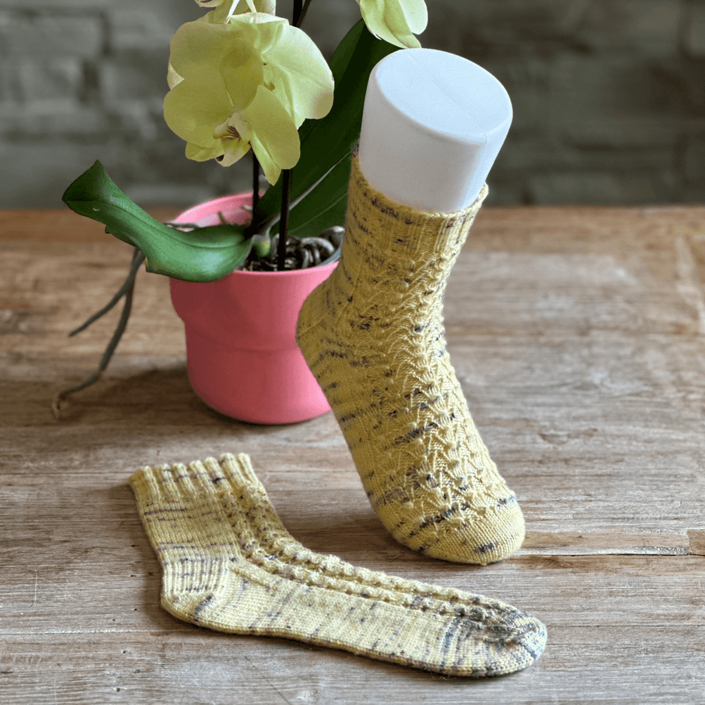 Summer Lovers Socks | Knitting pattern and knitting kits - Biscotte Yarns