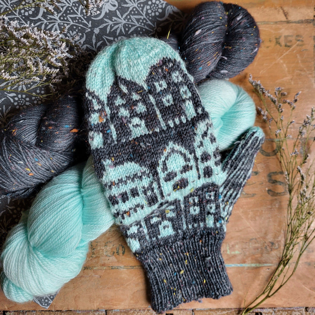 Les Gens De La Ville Mittens | Knitting pattern and Optional kits