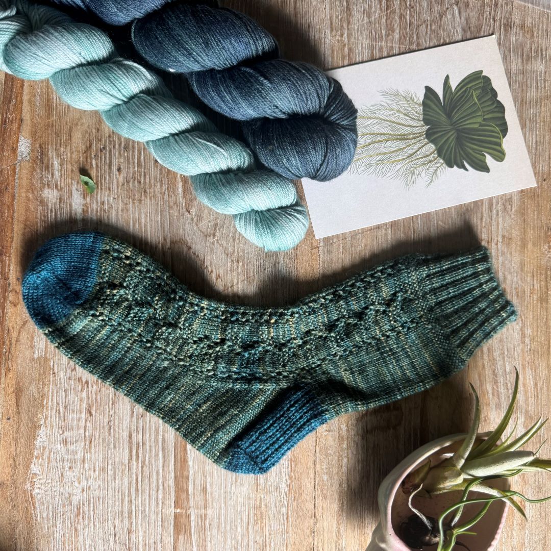 Garter Vines Socks | Knitting pattern and knitting kits