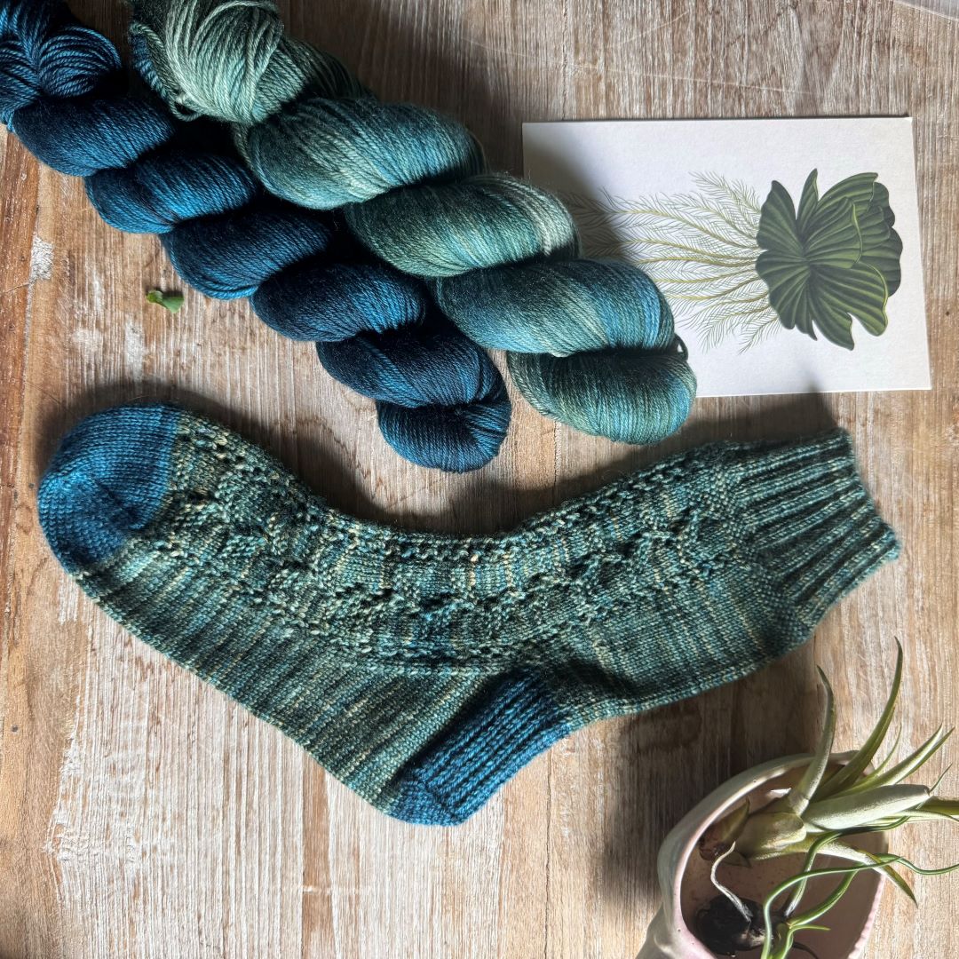 Garter Vines Socks | Knitting pattern and knitting kits