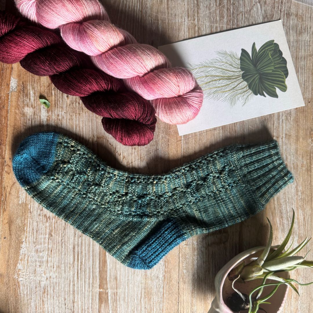 Garter Vines Socks | Knitting pattern and knitting kits