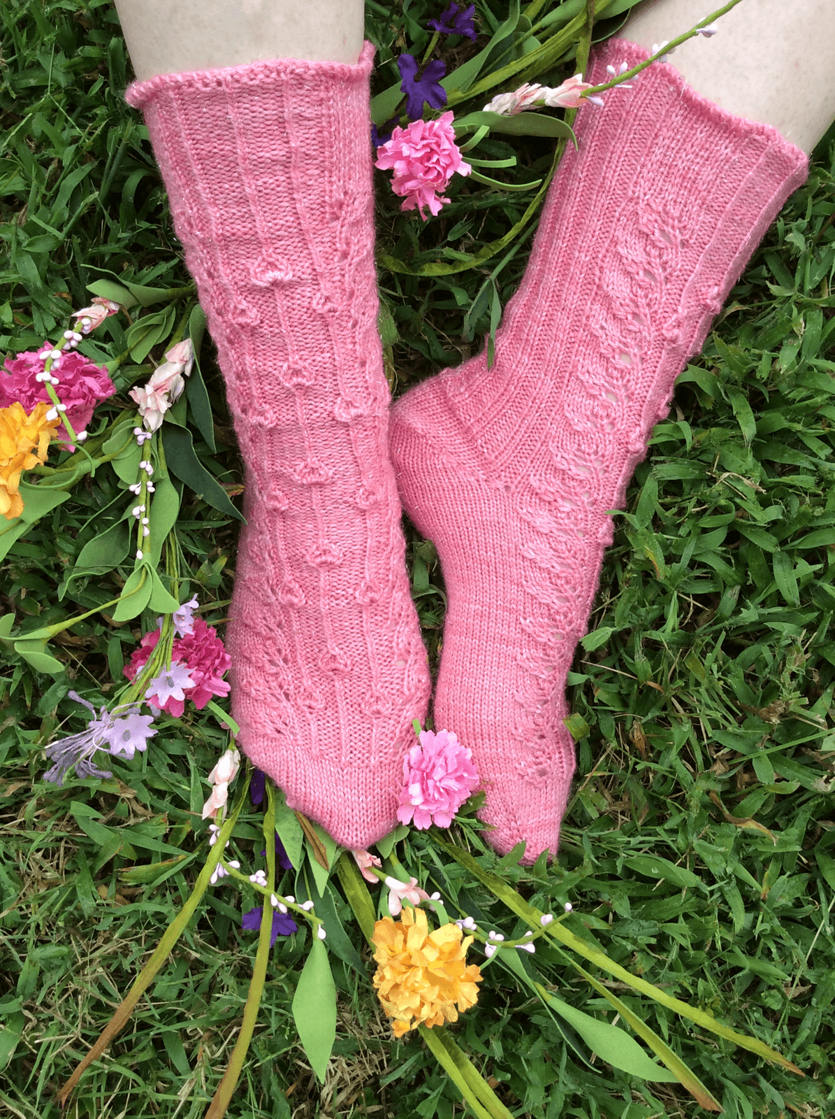 Socks pattern Little flowers - Biscotte Yarns