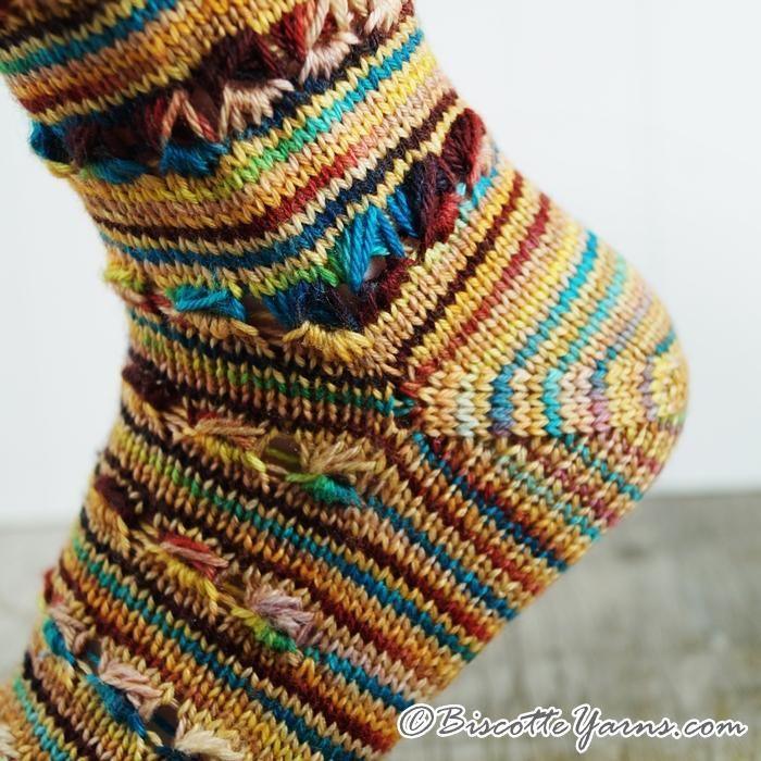 Free Socks Pattern - Brown Eyed Girl Socks - Biscotte Yarns