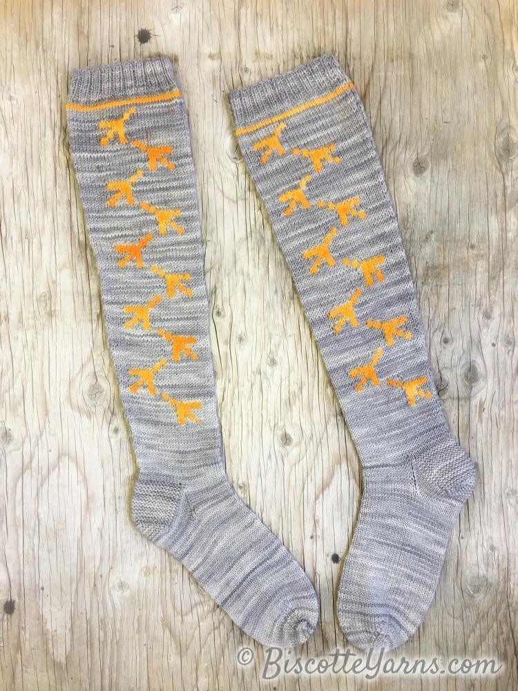 Chicken Dance Socks Pattern - Biscotte Yarns