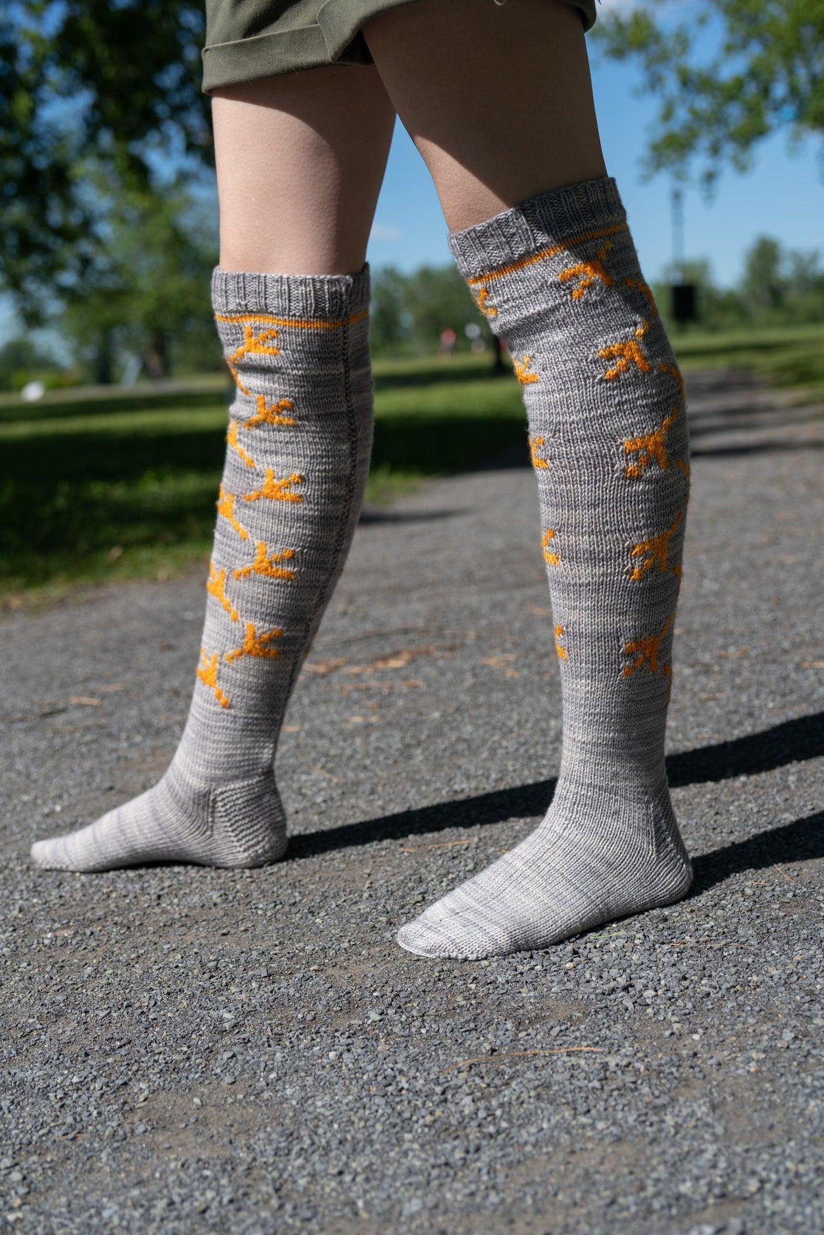 Chicken Dance Socks Pattern - Biscotte Yarns