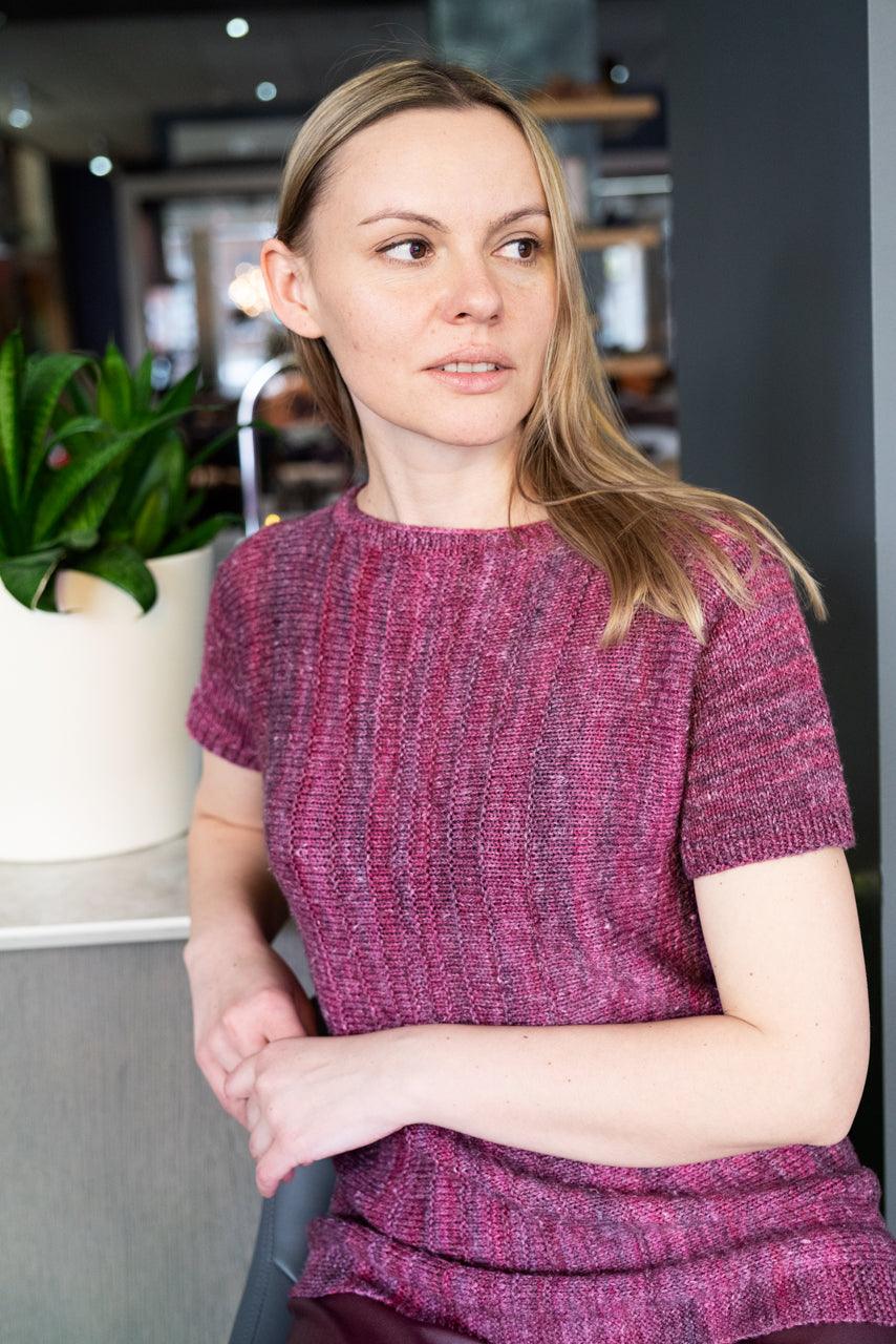 Vertiligne | Pullover short sleeves - Free knitting pattern - Biscotte Yarns