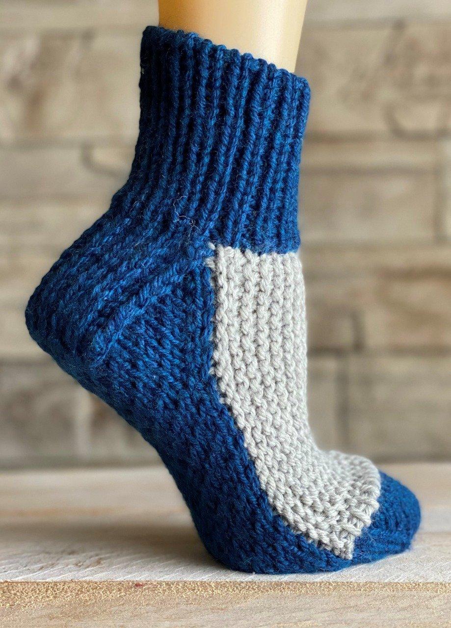 Slippers ELF ON THE SHELF | Free knitting pattern - Biscotte Yarns