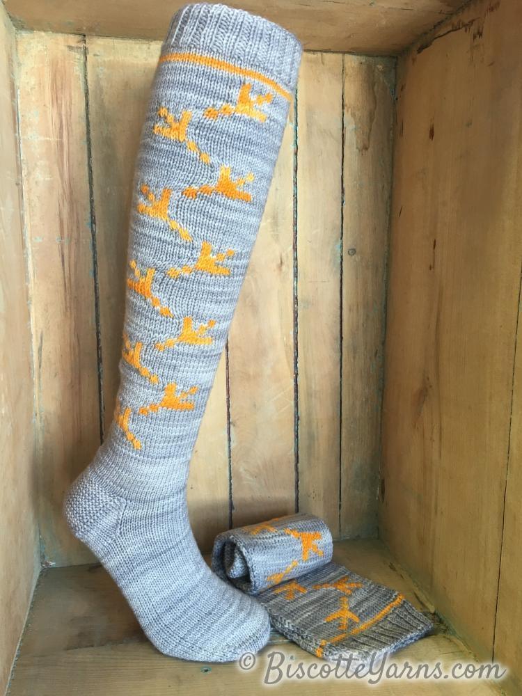 Chicken Dance Socks Pattern - Biscotte Yarns