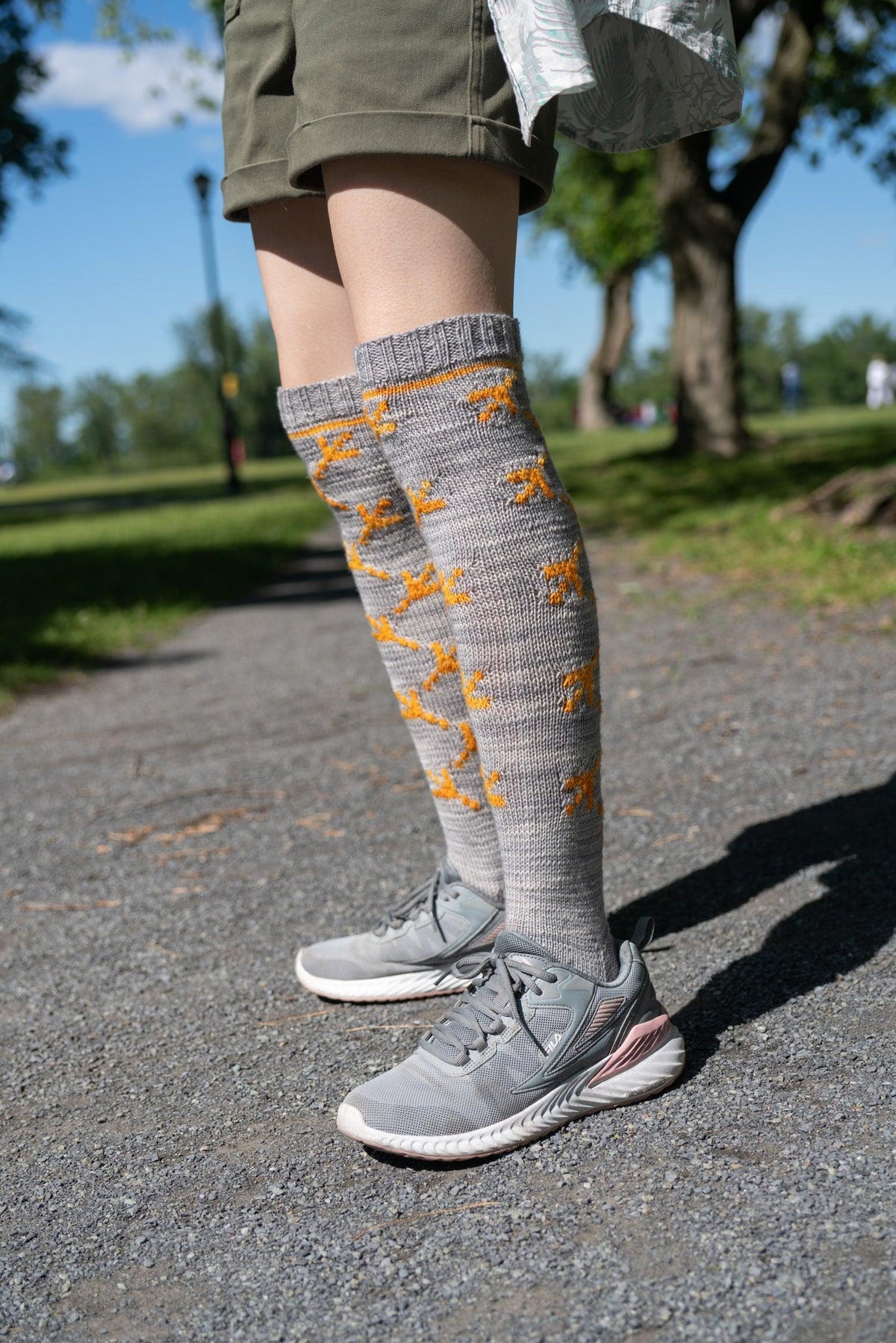 Chicken Dance Socks Pattern - Biscotte Yarns