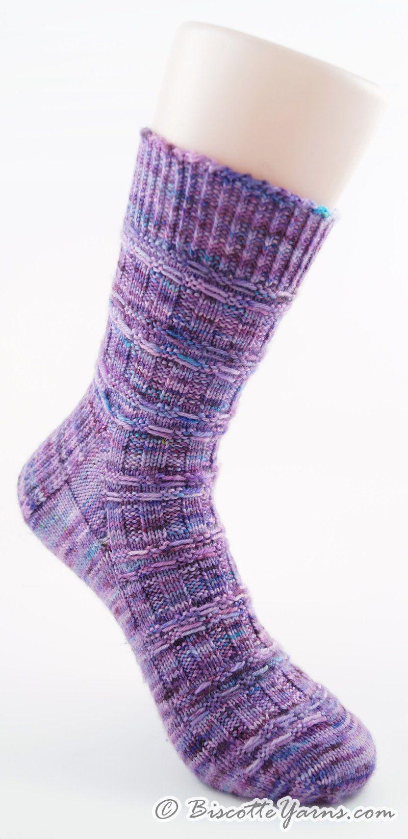 Free Sock Pattern - Dorique socks - Biscotte Yarns