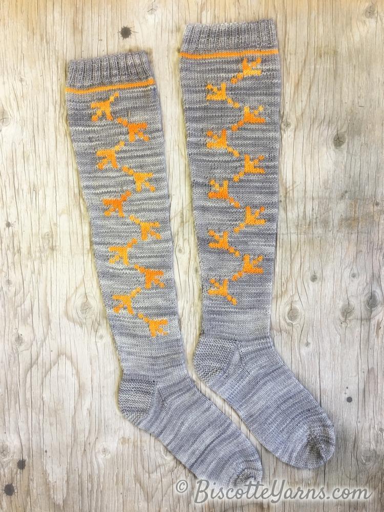 Chicken Dance Socks Pattern - Biscotte Yarns