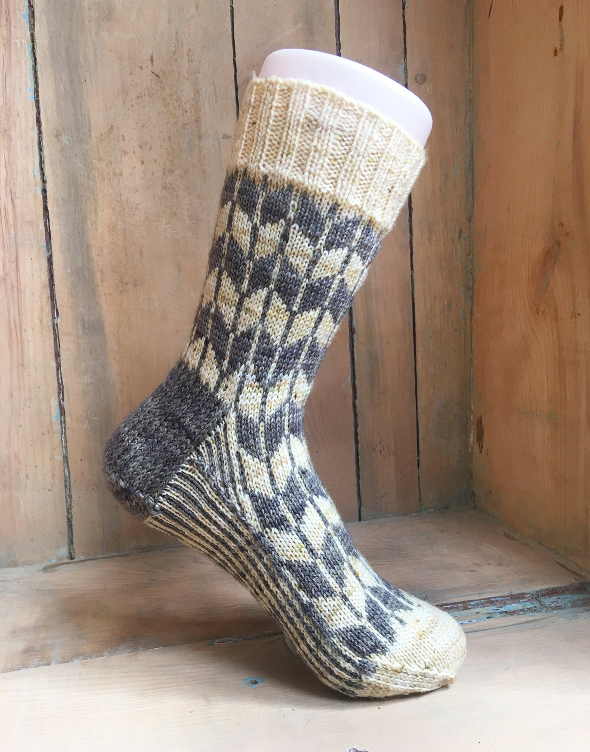 Prelude | Knitting Sock Pattern - Biscotte Yarns