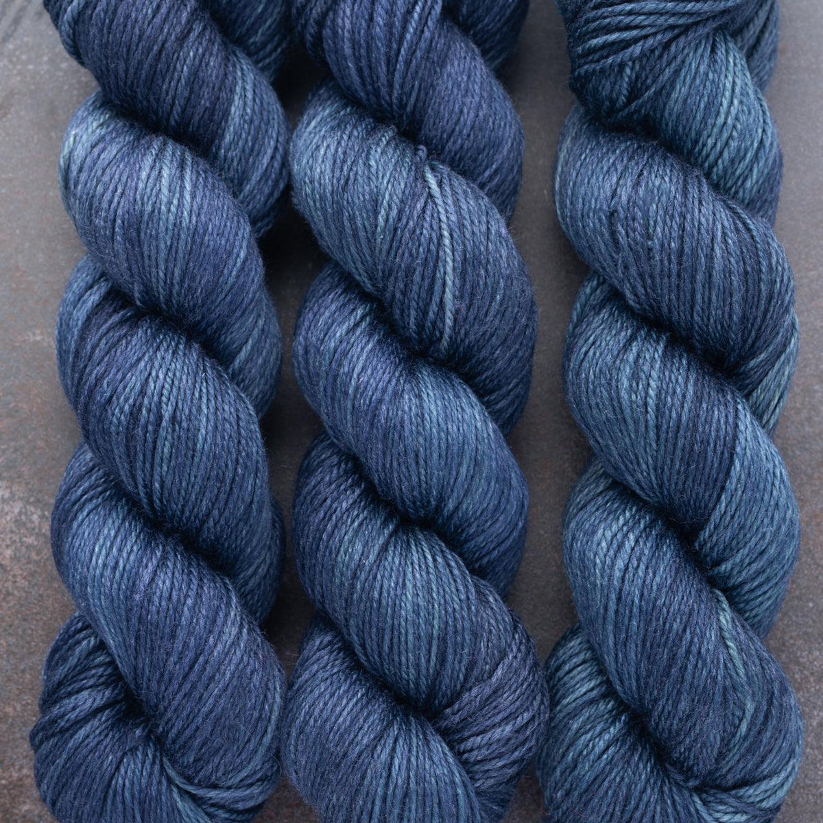 DK PURE SLATE BLUE - Biscotte Yarns