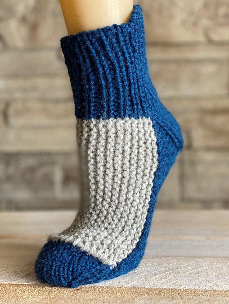 Slippers ELF ON THE SHELF | Free knitting pattern - Biscotte Yarns