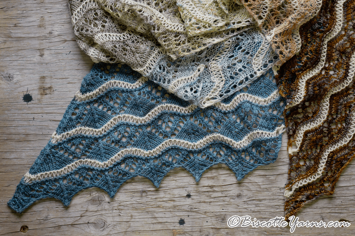 Vague de couleurs Shawl Pattern - Biscotte Yarns