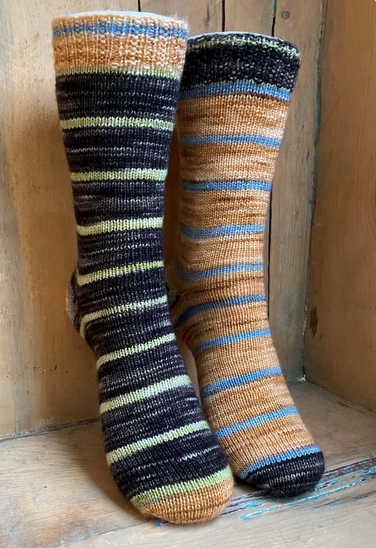 Stella the Two Face Cat | Free Sock Pattern - Biscotte Yarns