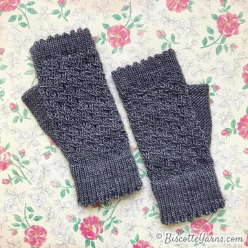 Old Friends | Fingerless mitts knitting pattern - Biscotte Yarns