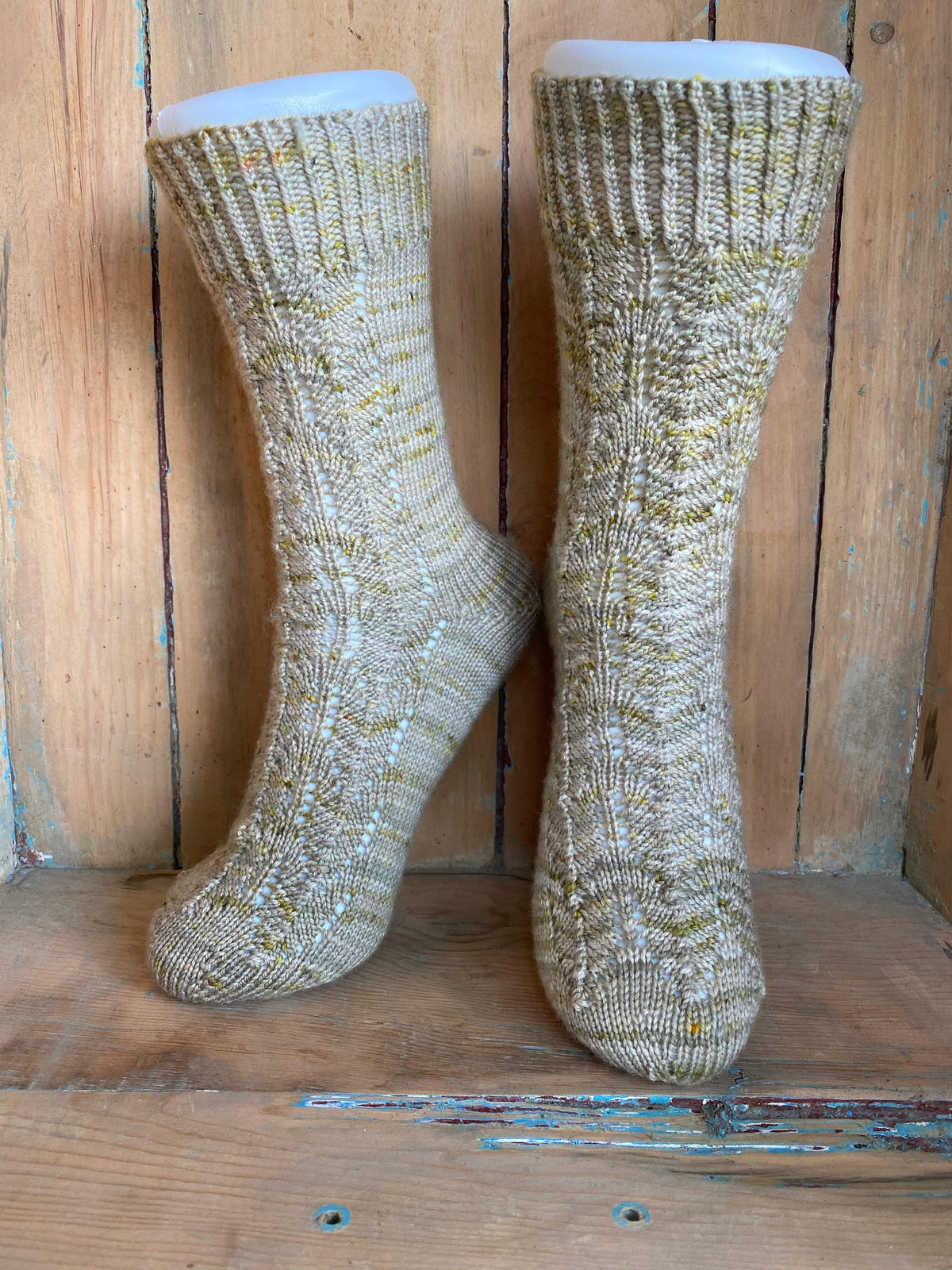 WALRUS KISSES Socks ♥ Knitting Pattern - Biscotte Yarns