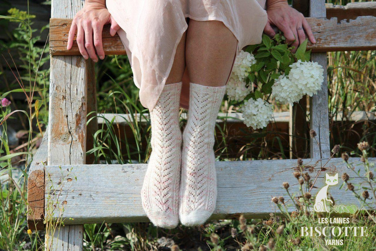 Her Garden's Flowers Free sock pattern - Biscotte Yarns