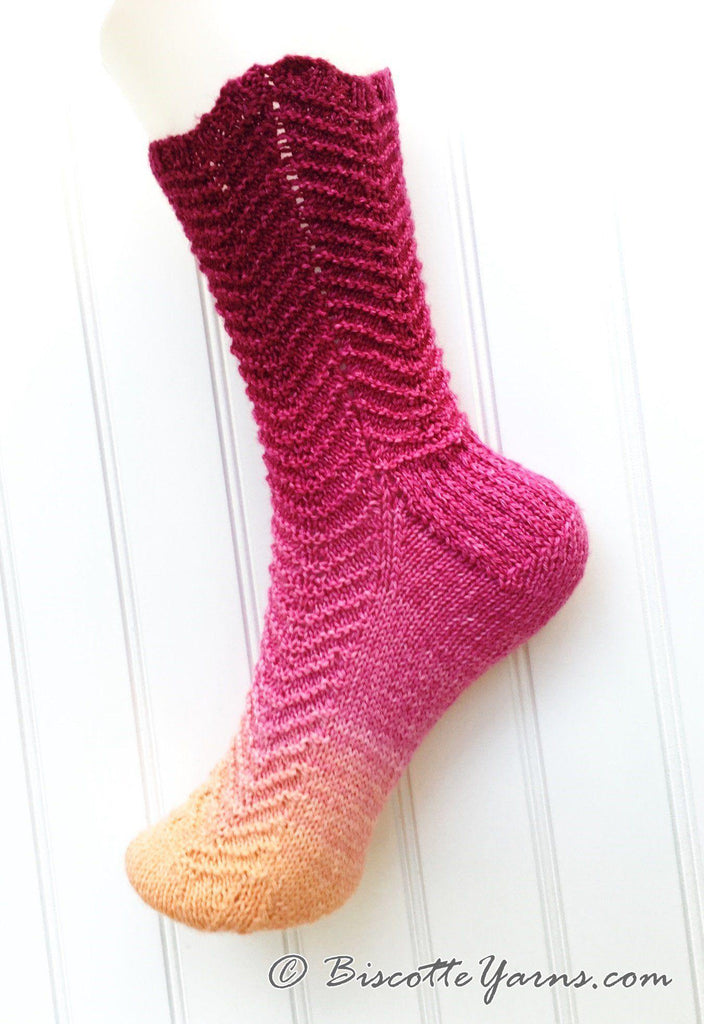 Free Socks Pattern - Metamorph Socks - Biscotte Yarns