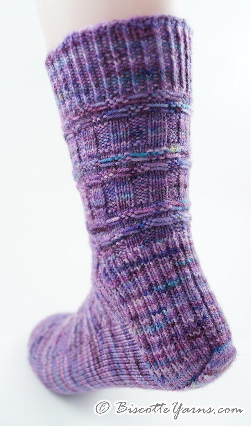 Free Sock Pattern - Dorique socks - Biscotte Yarns