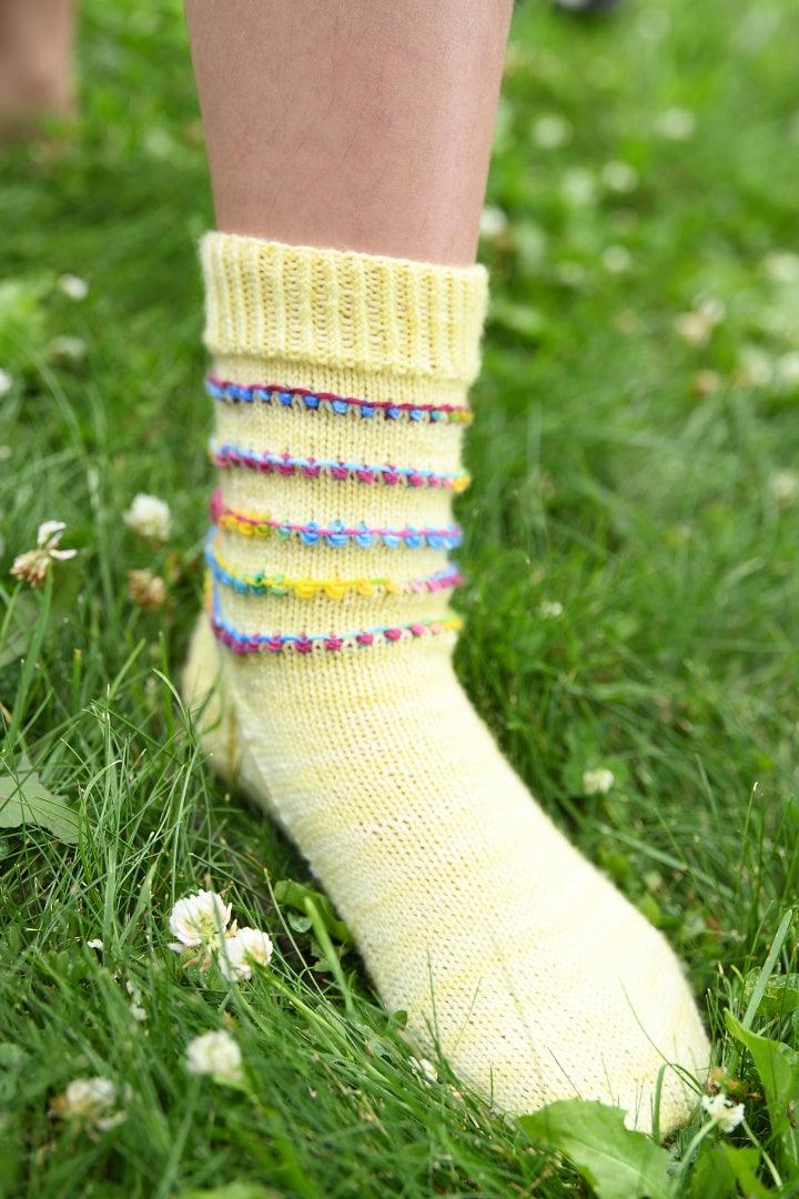 Mini Bobble Sock | Free sock pattern - Biscotte Yarns