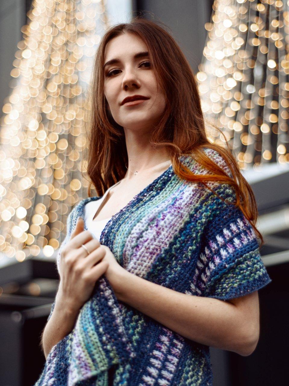 Knitting pattern wrap Fireflowers - Biscotte Yarns