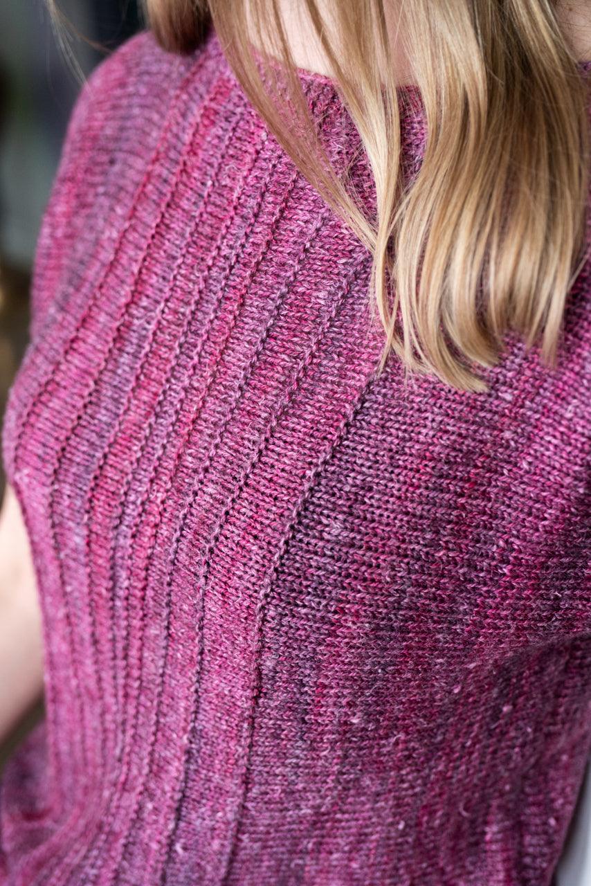 Vertiligne | Pullover short sleeves - Free knitting pattern - Biscotte Yarns