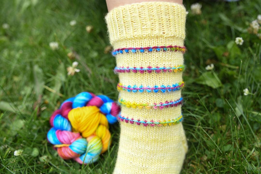 Mini Bobble Sock | Free sock pattern - Biscotte Yarns