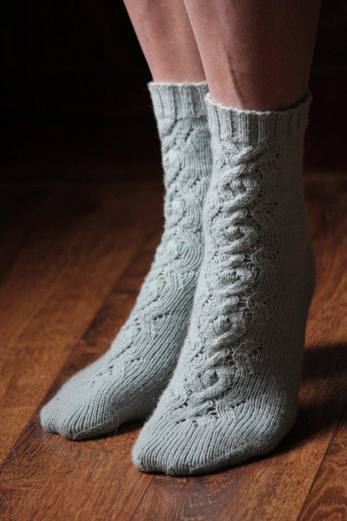 Love Knot Sock | Free Sock Pattern - Biscotte Yarns